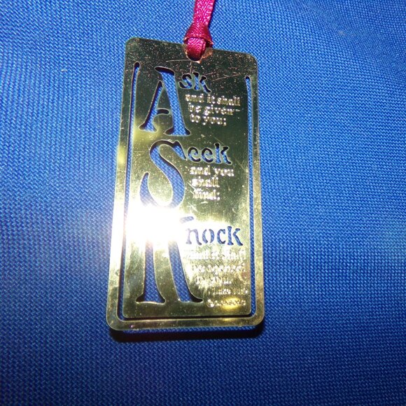 Vintage Dicksons Gold Tone Metal Cutout Religious Divided Bookmark w/ Red Ribbon - Picture 1 of 12